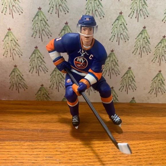 🎄2/20🎄 Hallmark Keepsake Ornament ~ John Tavares New York Islanders 2016 - Picture 2 of 4
